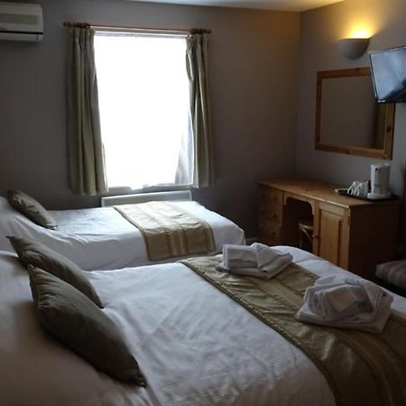 The Furze Bush Inn ニューベリー エクステリア 写真