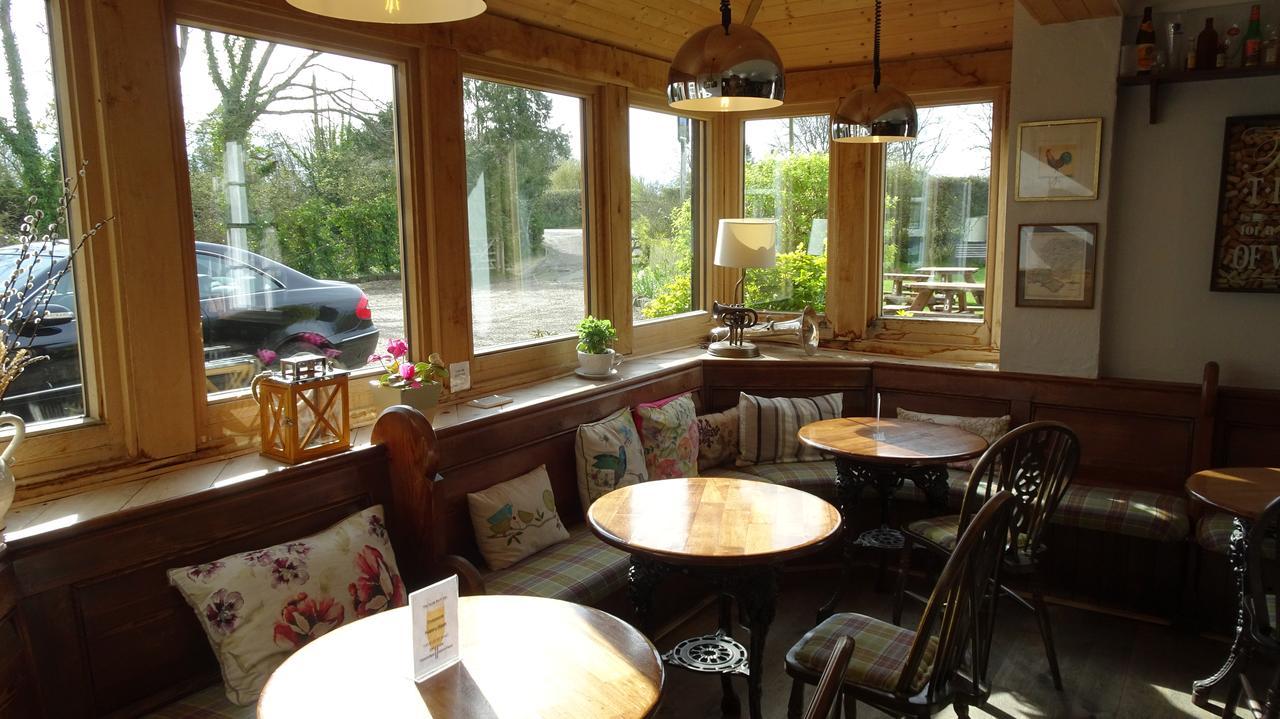 The Furze Bush Inn ニューベリー エクステリア 写真