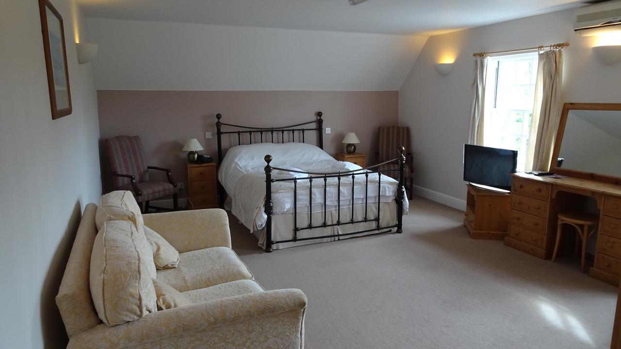 The Furze Bush Inn ニューベリー エクステリア 写真