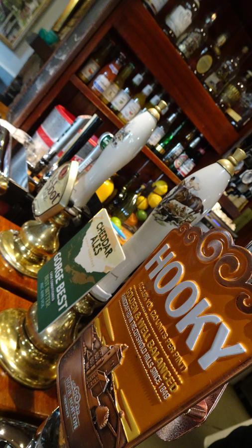 The Furze Bush Inn ニューベリー エクステリア 写真