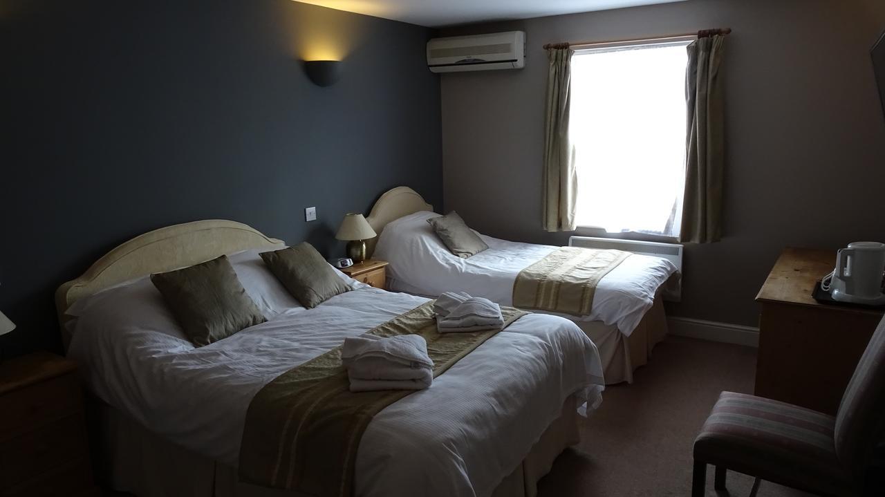 The Furze Bush Inn ニューベリー エクステリア 写真